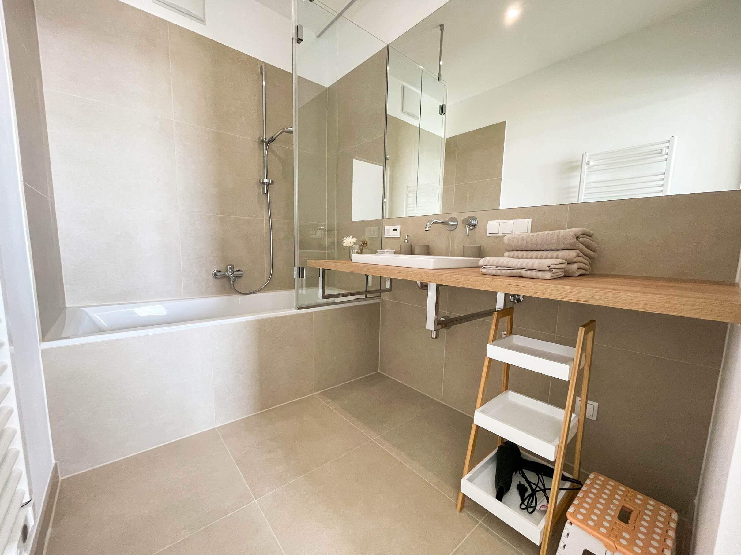 FEREIENWOHNUNG MIETEN SEEPARK OGGAU BADEZIMMER